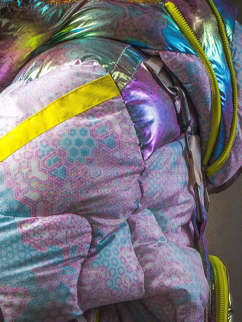 Down Jacket Woman & Pakpak / Nylon (Glow in the Dark) - GALACTIK NIRVANA