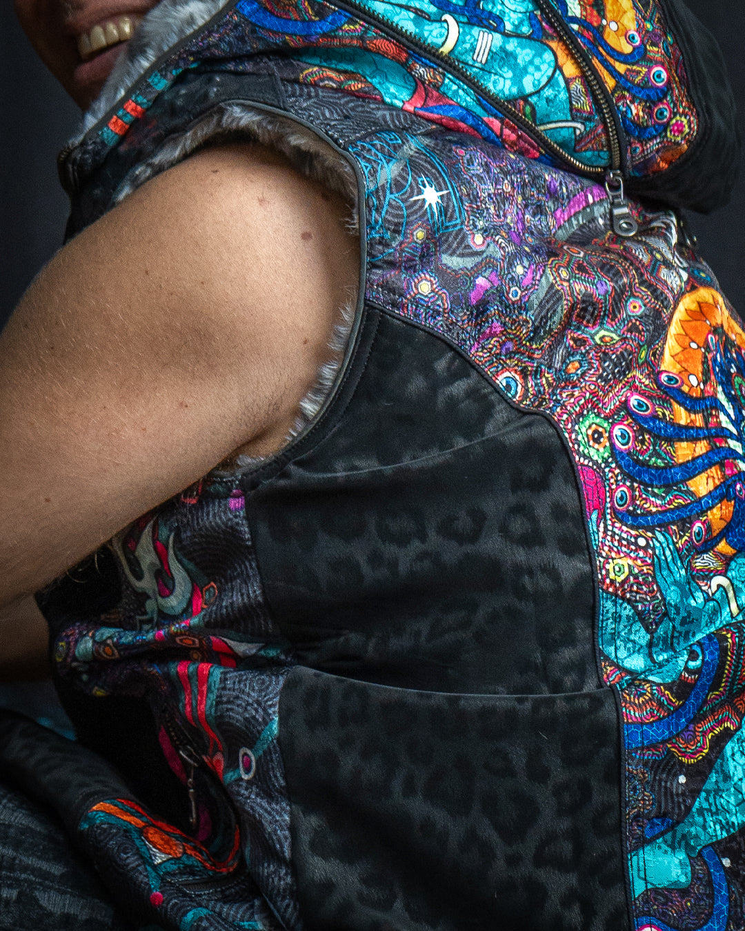 Sleeveless Jacket Men  / Satin Fake Leather Ultra Fur - NATARAJ White Leopard