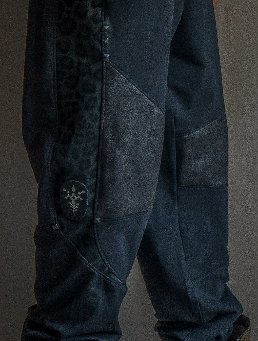 Pants Joggers / Cotton Fleece Fake Leather Patches - BLAK LEOPARD