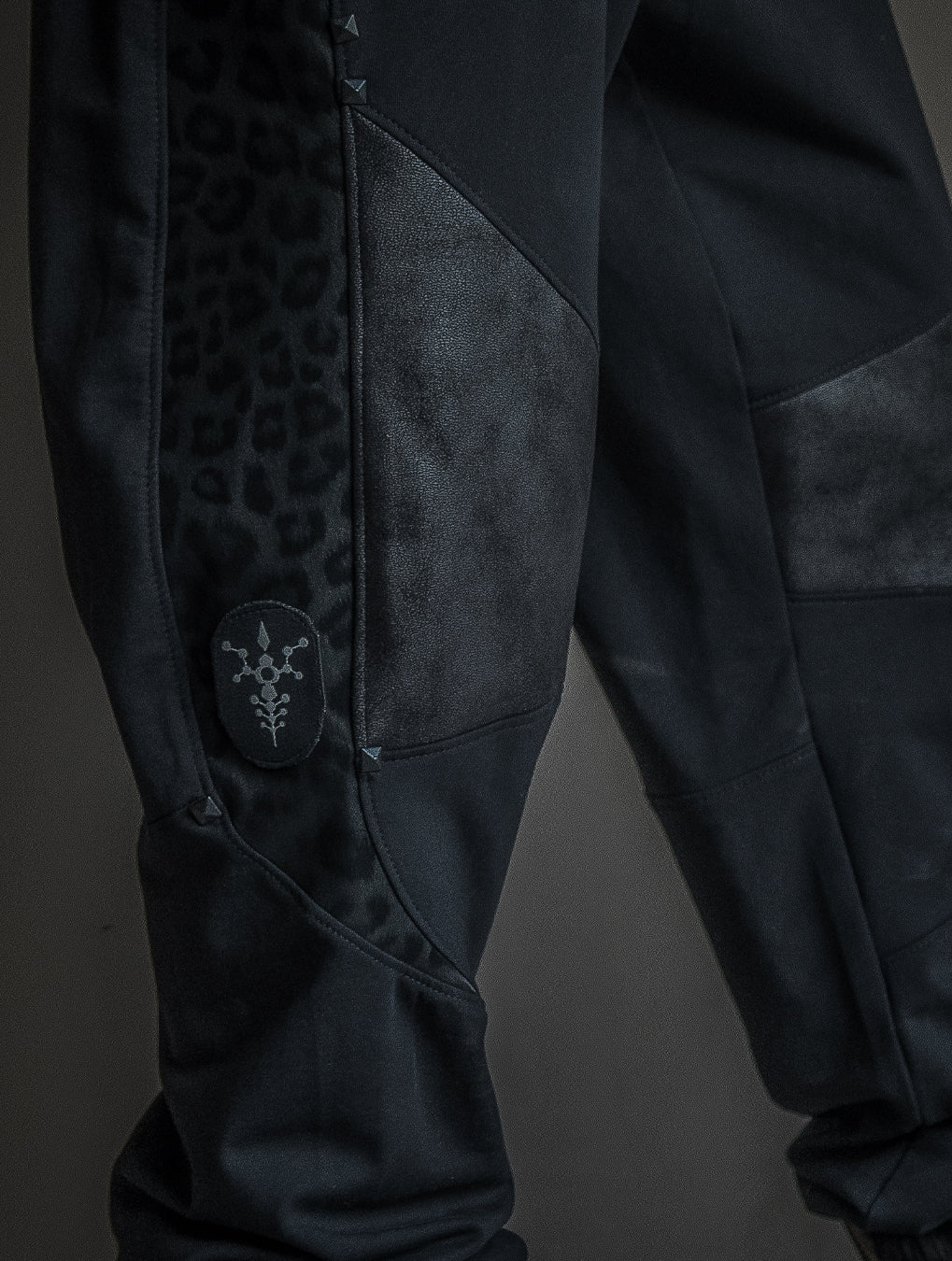 Pants Joggers / Cotton Fleece Fake Leather Patches - BLAK LEOPARD