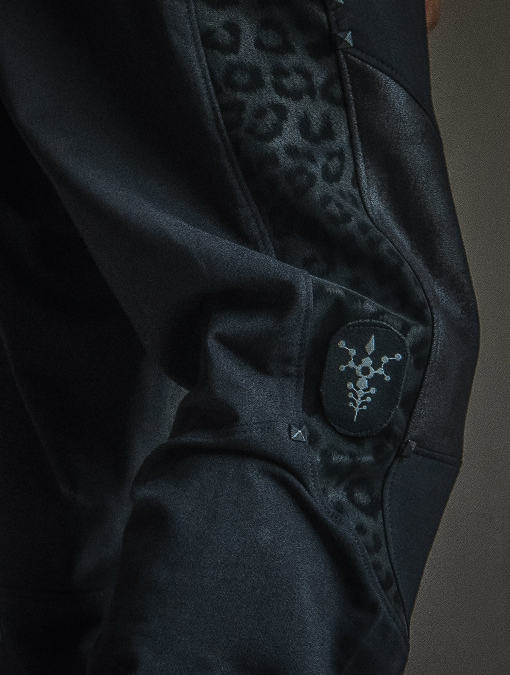 Pants Joggers / Cotton Fleece Fake Leather Patches - BLAK LEOPARD