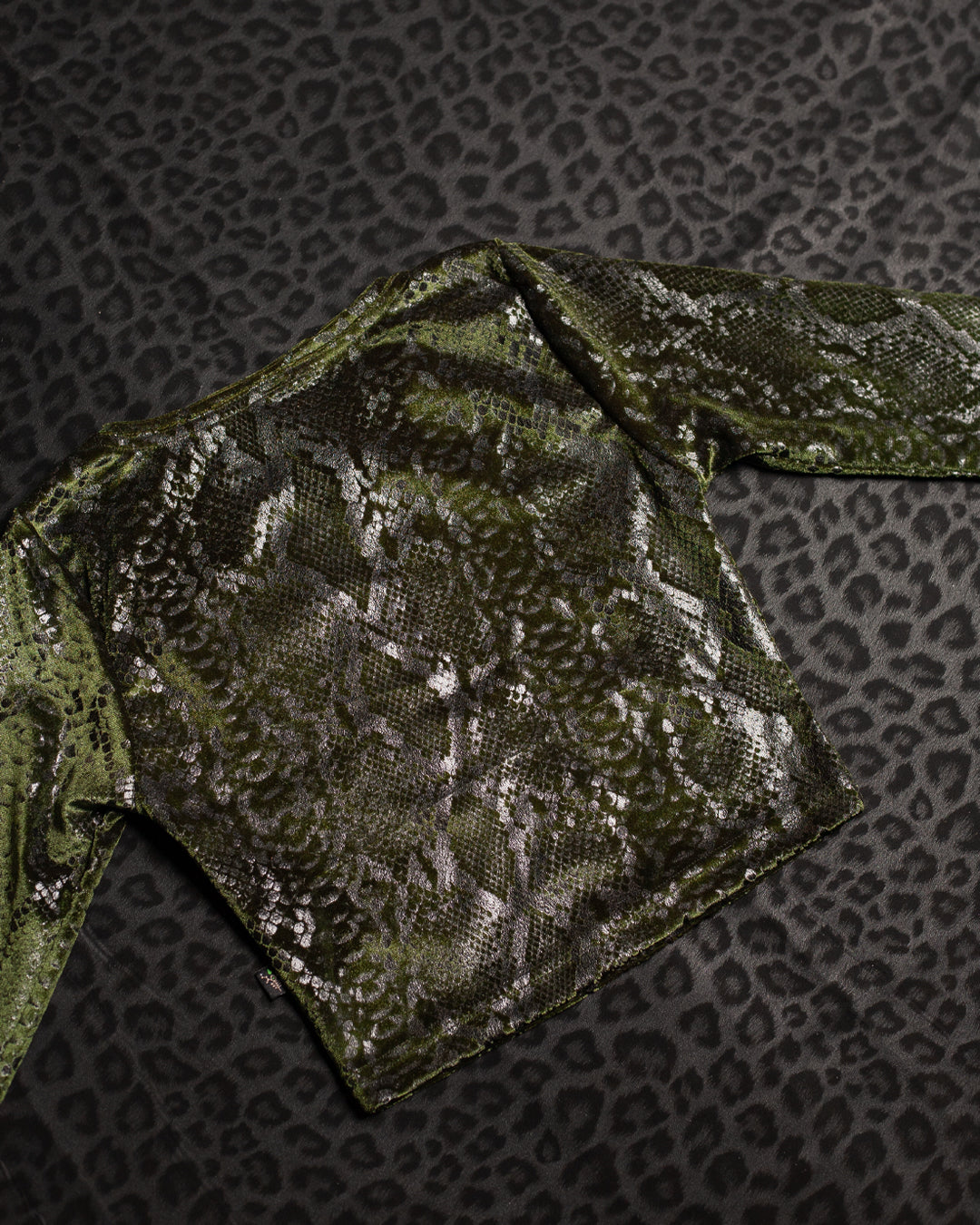 Crop-Top Longsleeve / Velvet Foil Kobra - MOSS