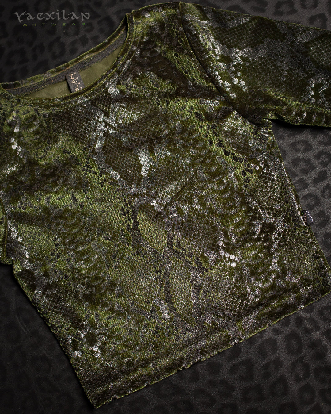 Crop-Top Longsleeve / Velvet Foil Kobra - MOSS