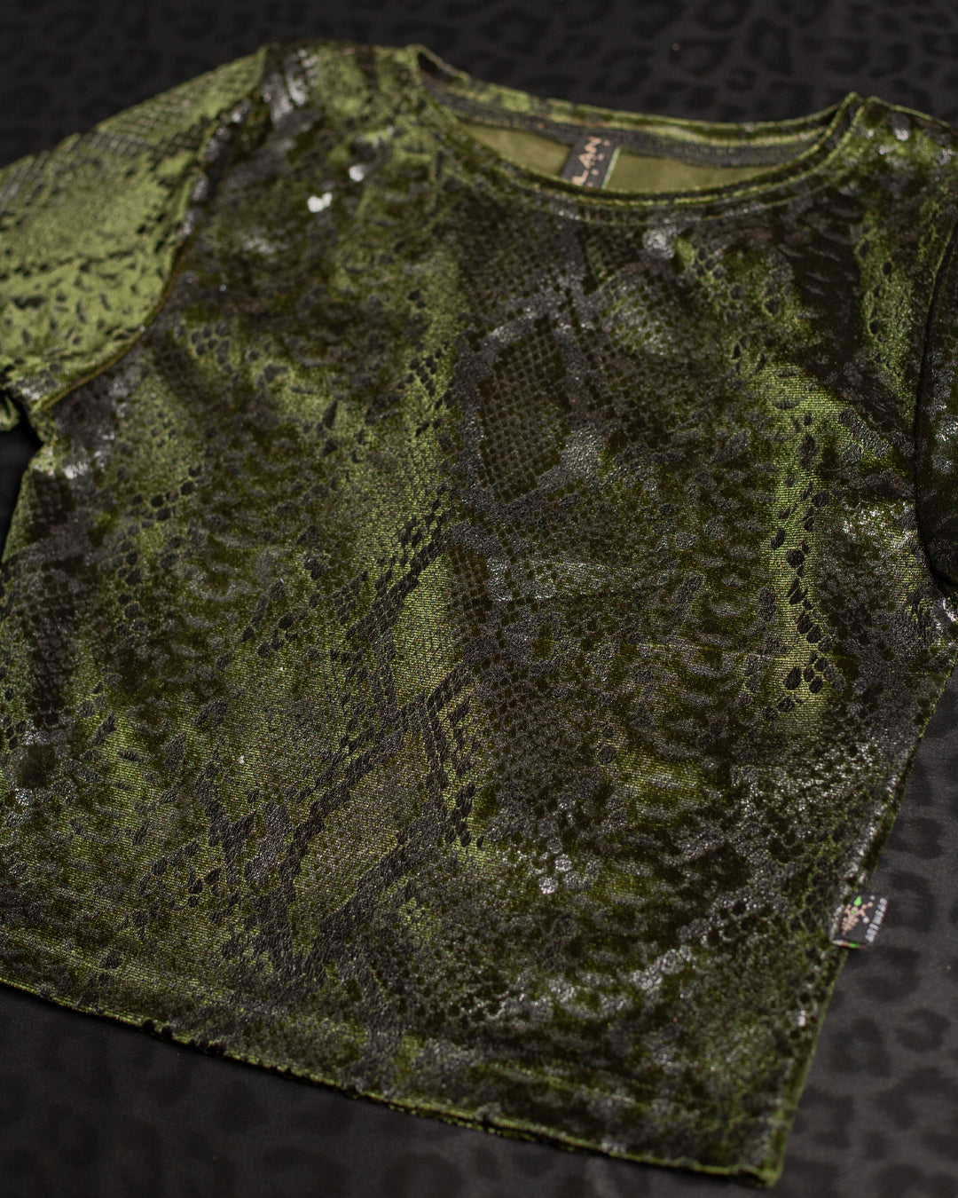 Crop-Top Longsleeve / Velvet Foil Kobra - MOSS