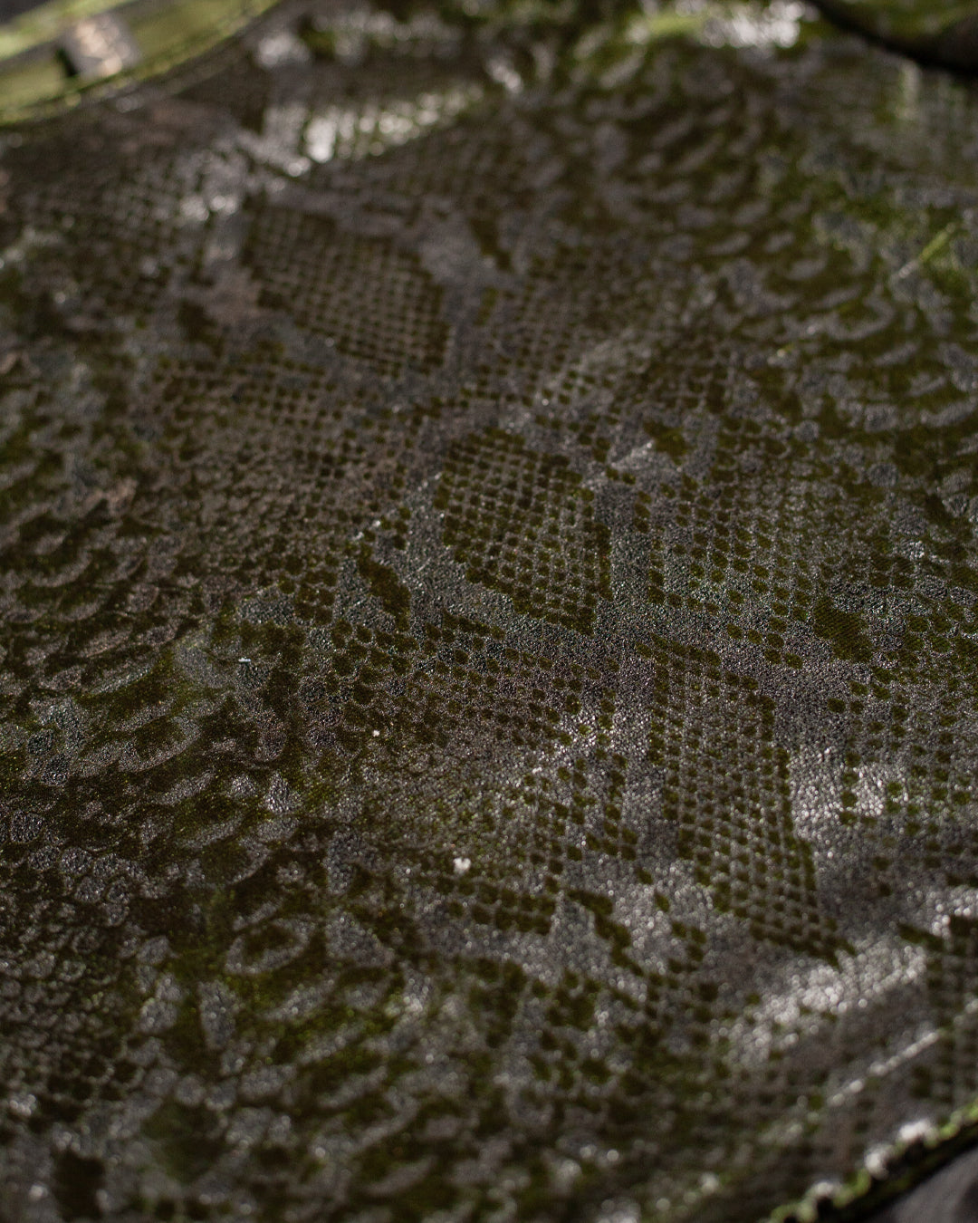 Crop-Top Longsleeve / Velvet Foil Kobra - MOSS
