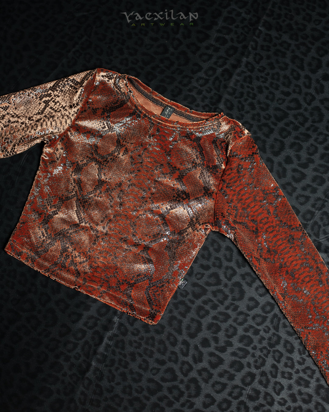 Crop-Top Longsleeve / Velvet Foil Kobra - OXIDE