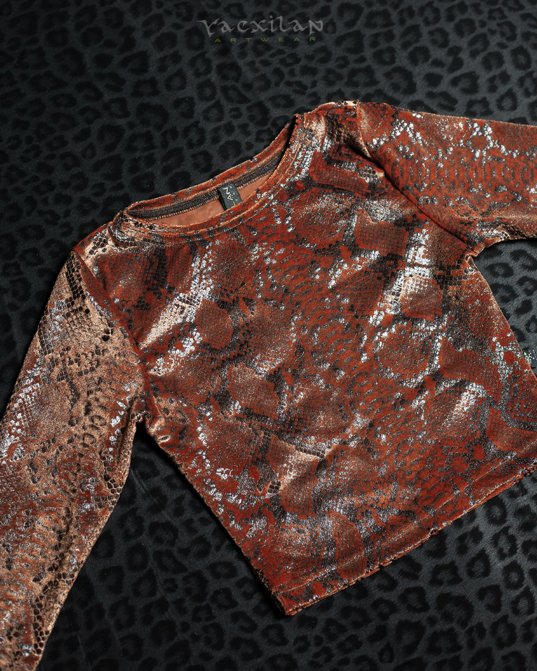 Crop-Top Longsleeve / Velvet Foil Kobra - OXIDE
