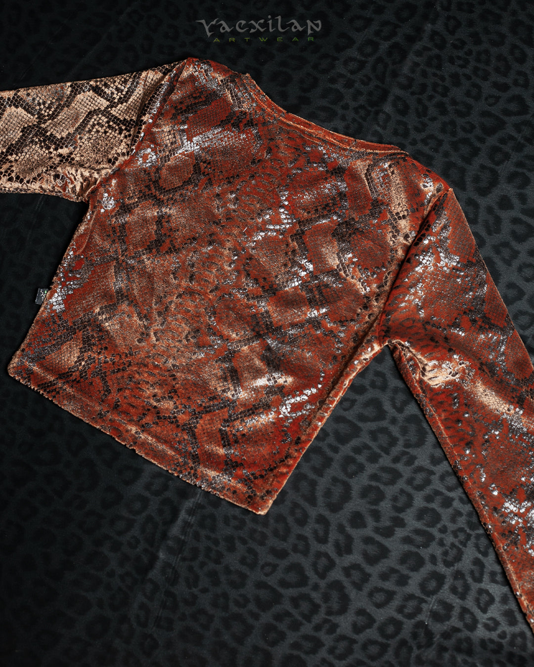 Crop-Top Longsleeve / Velvet Foil Kobra - OXIDE