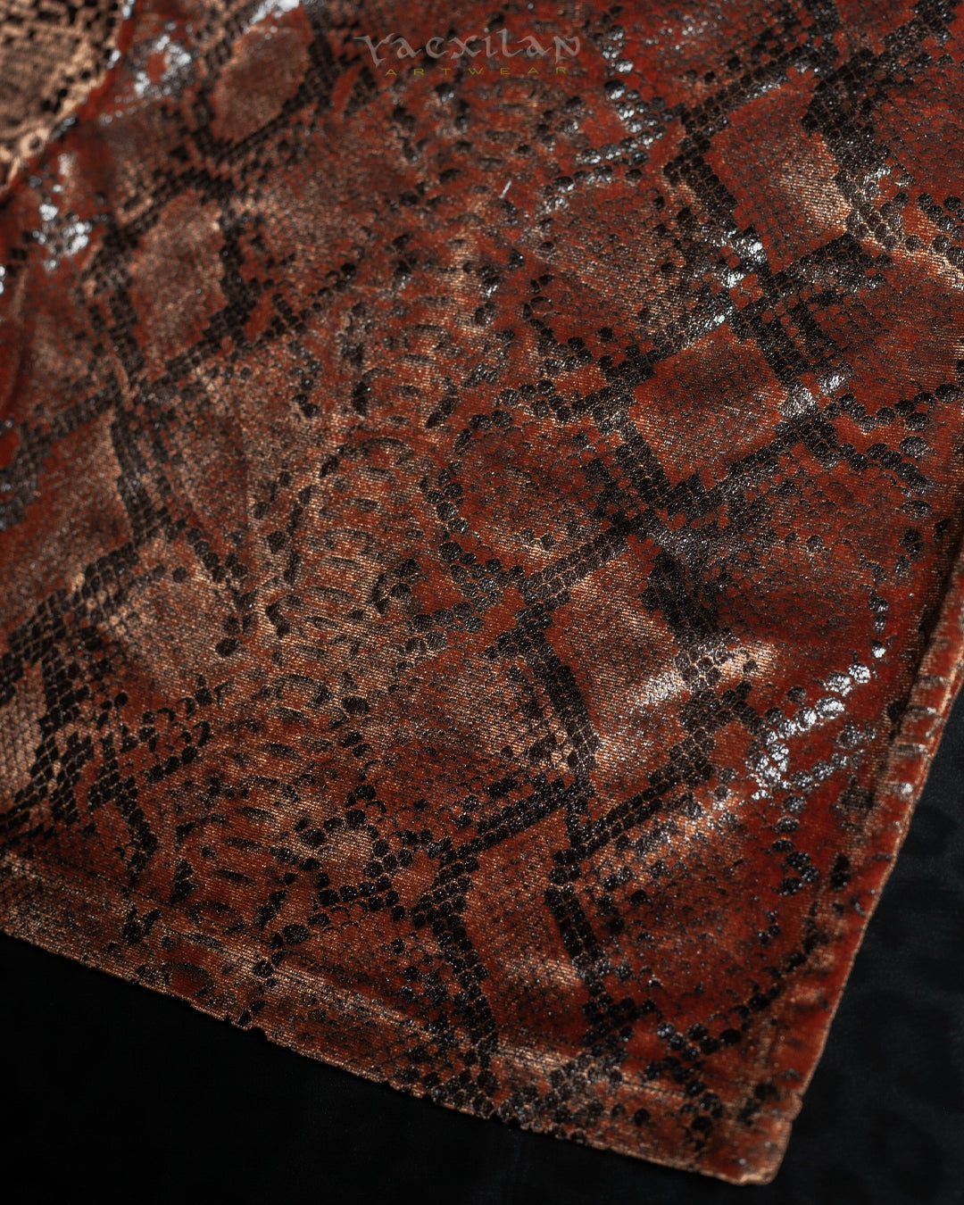 Crop-Top Longsleeve / Velvet Foil Kobra - OXIDE