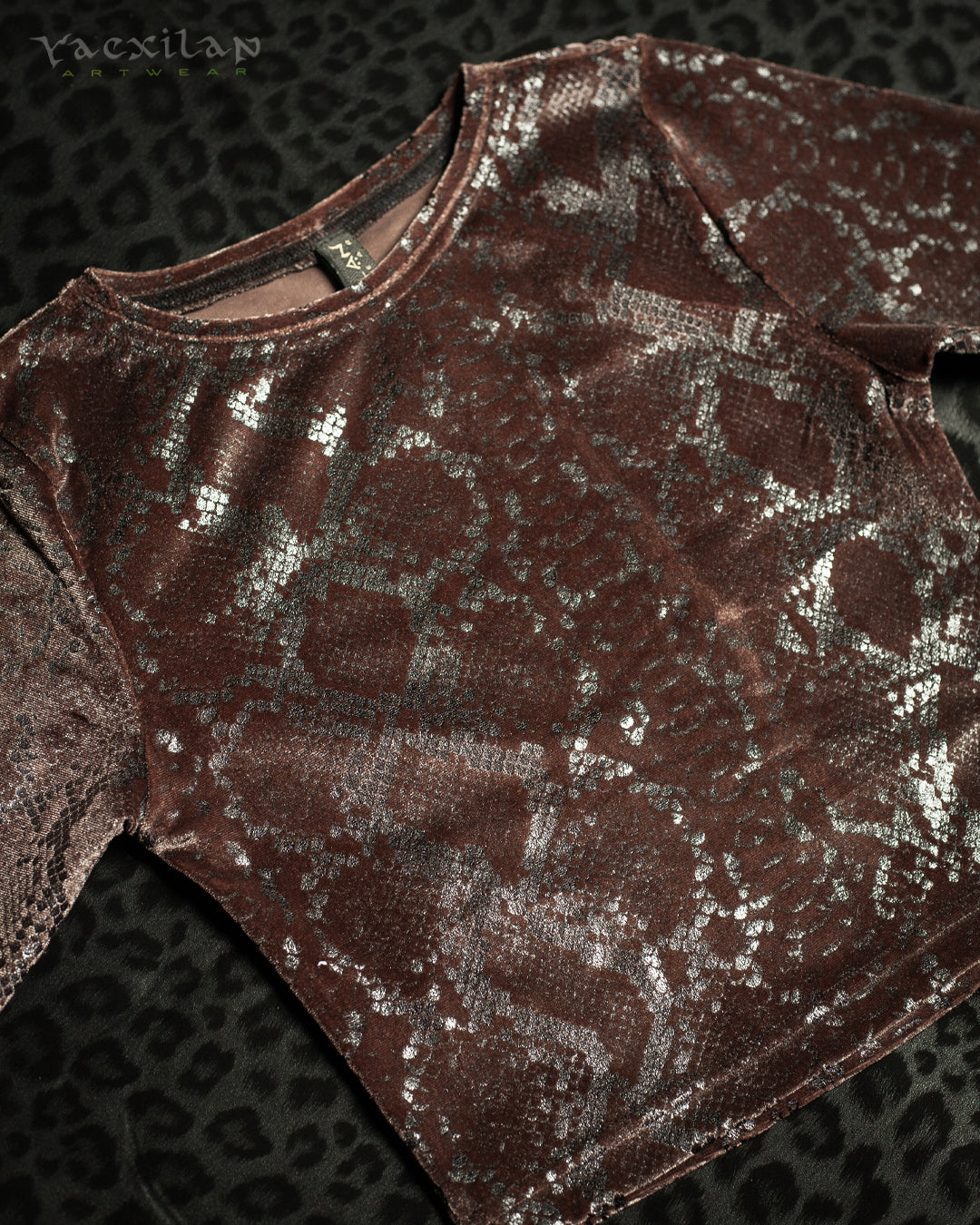 Crop-Top Longsleeve / Velvet Foil Kobra - SEPIA