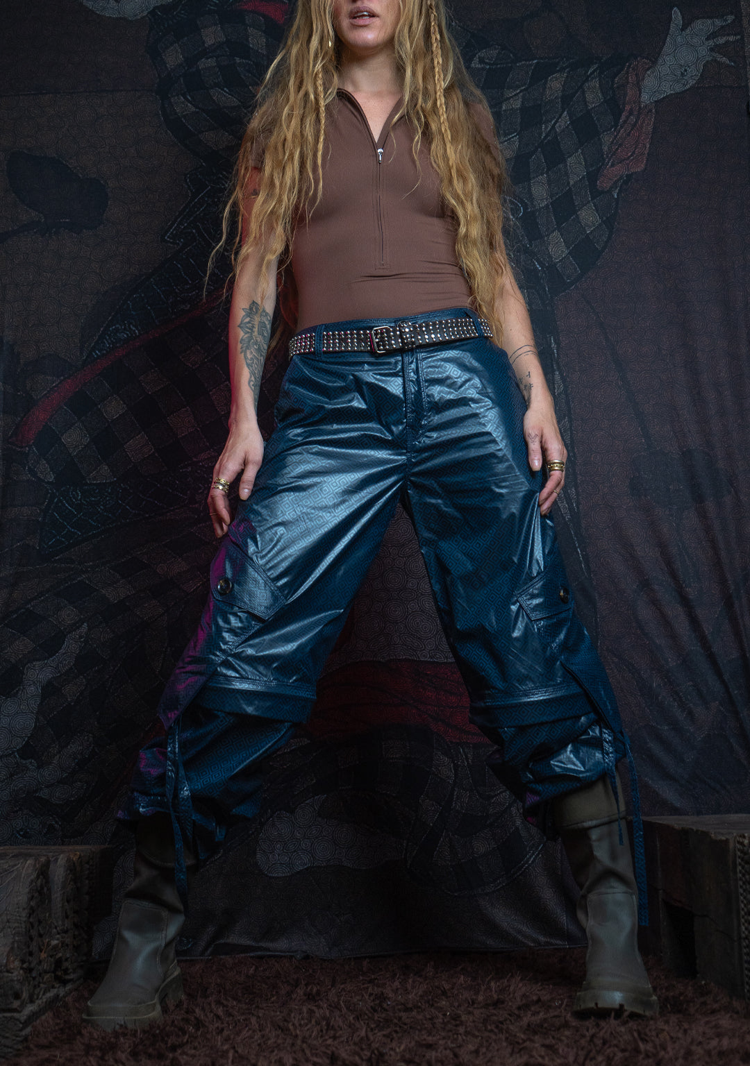 Woman Baggy Pocket Pants Sky Aliens / Tofetta - Ultramarine CAMALEON