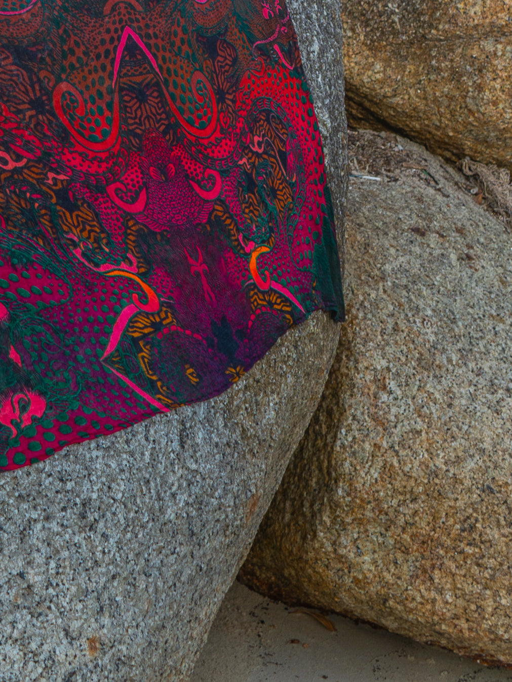 Scarf / Pareo Bamboo - FIRE DRAGONS