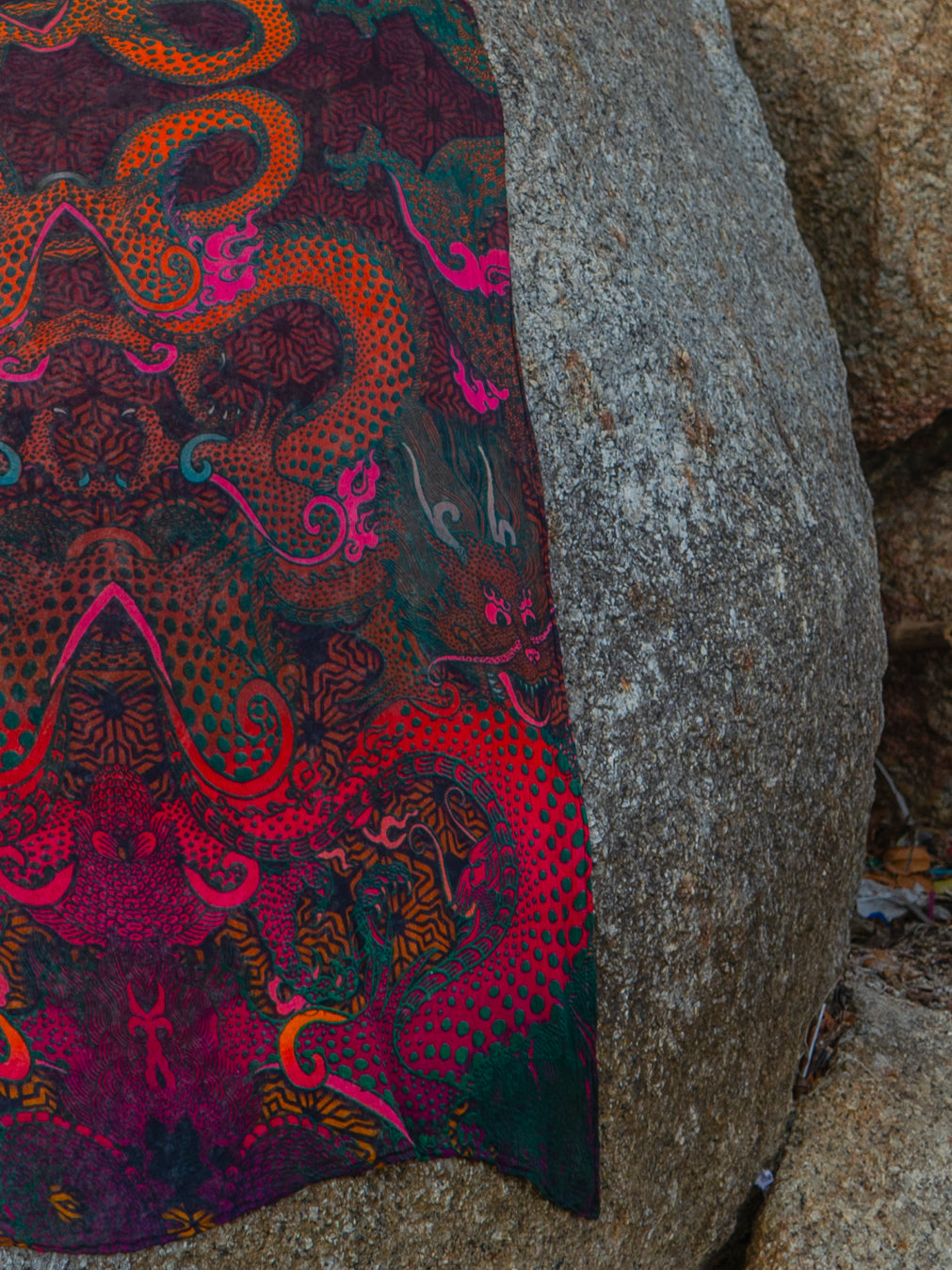 Scarf / Pareo Bamboo - FIRE DRAGONS