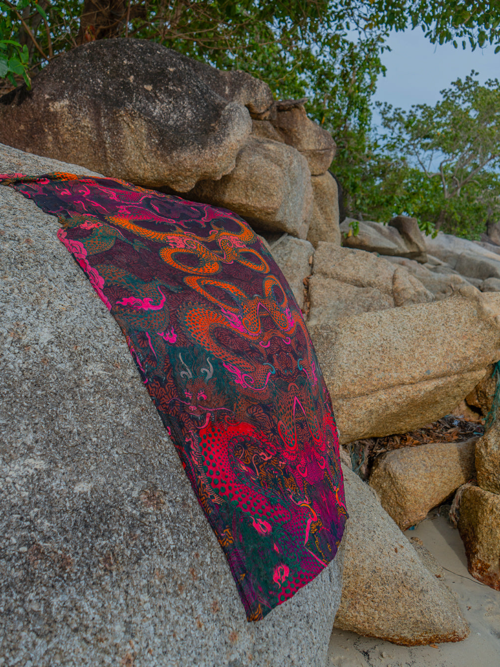 Scarf / Pareo Bamboo - FIRE DRAGONS