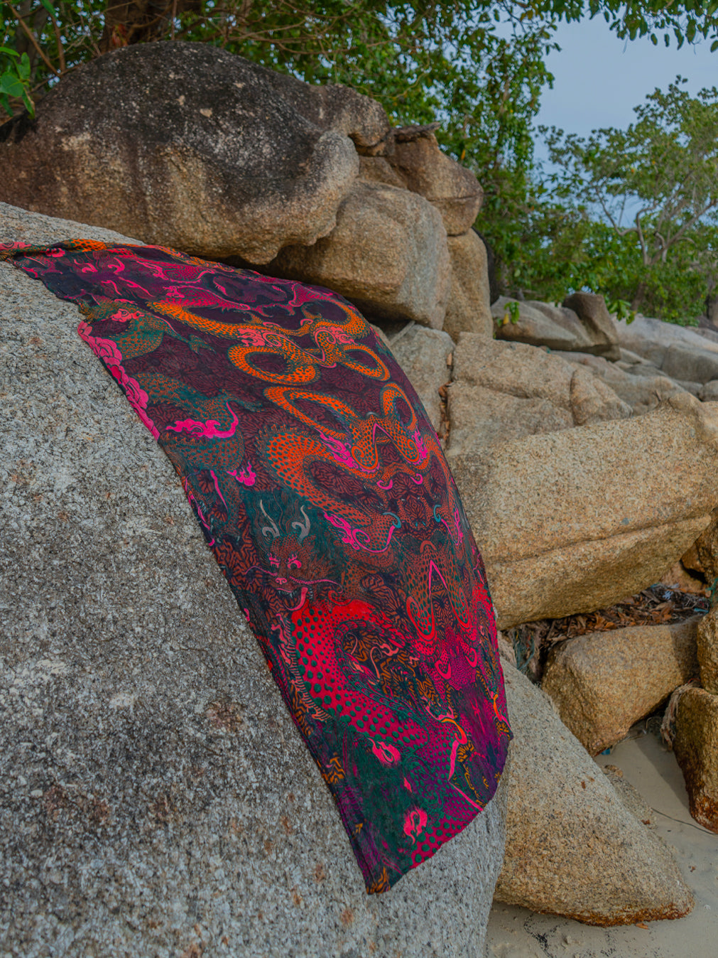 Scarf / Pareo Bamboo - FIRE DRAGONS