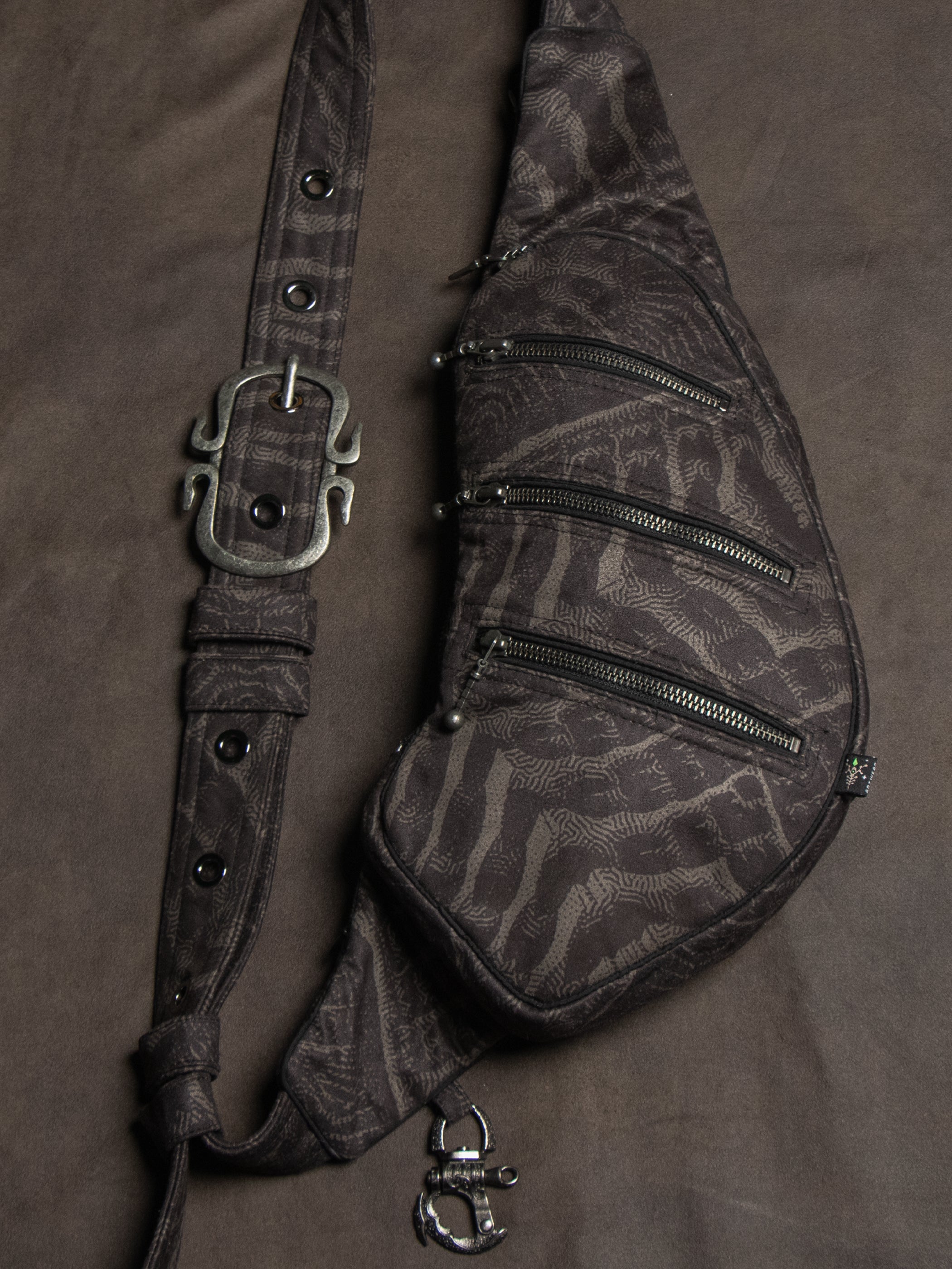 Botta Bag / Fake Leather Swede Pirate Buckle Hook - SANDOKAN LAVA