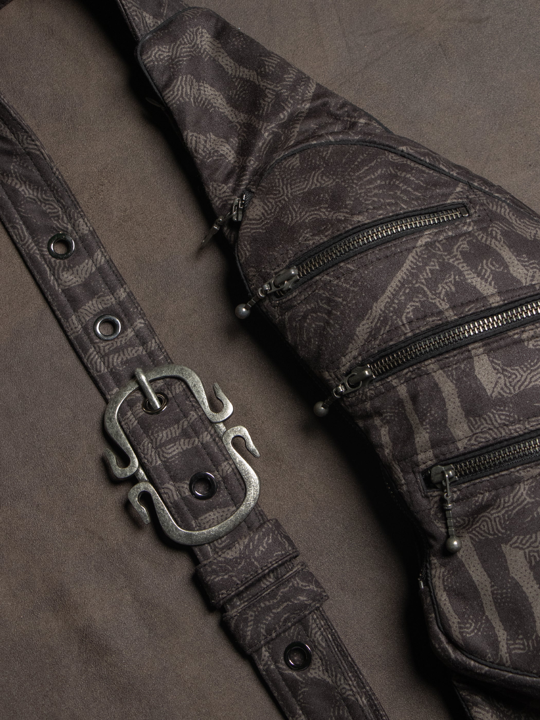 Botta Bag / Fake Leather Swede Pirate Buckle Hook - SANDOKAN LAVA