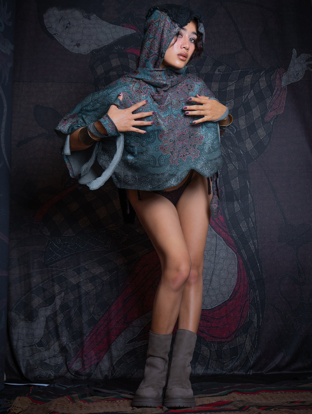 Shawl / Knits - Manta Skunk Sqwid - ATLANTIS Silverdots