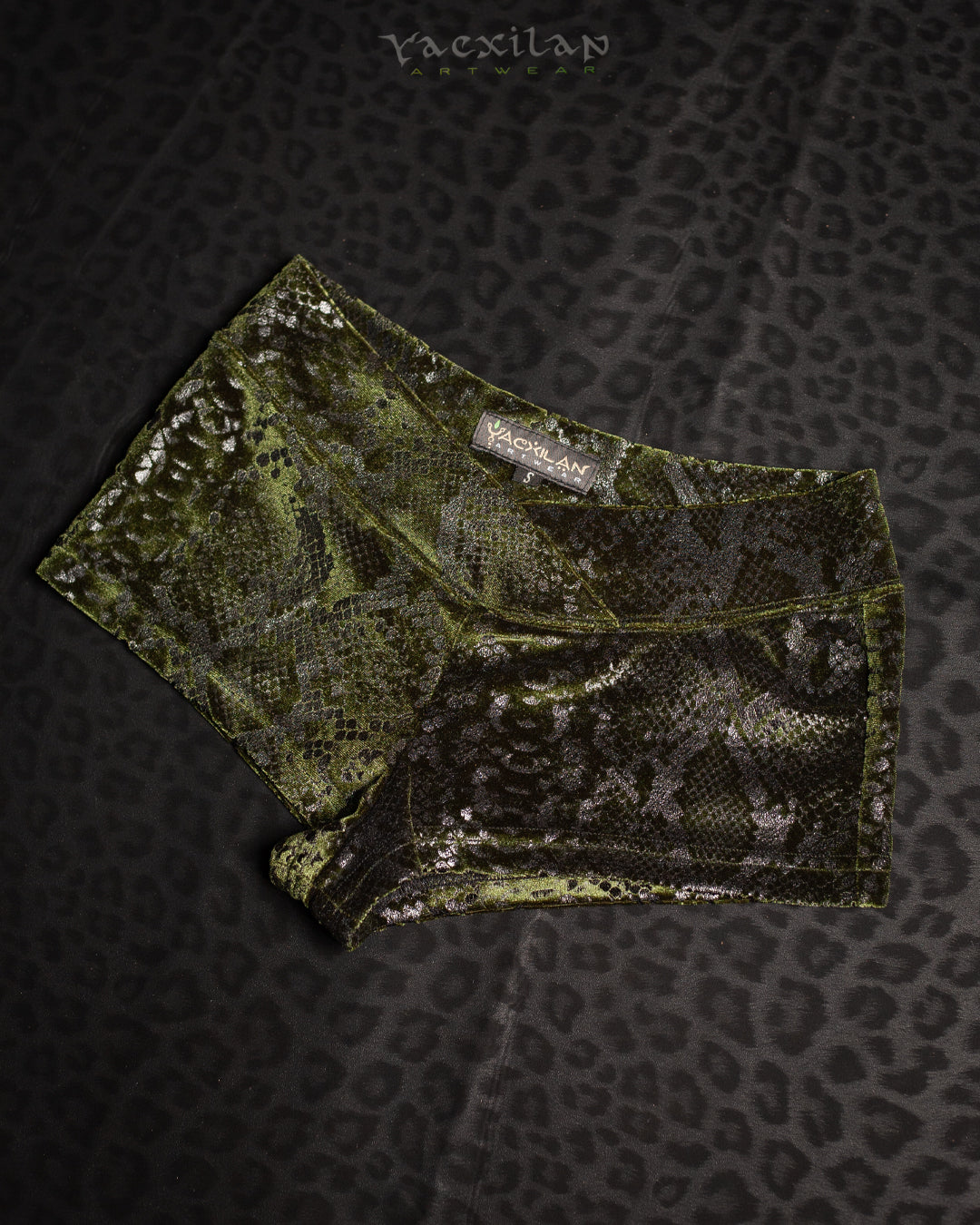 Shorties Fitted / Velvet Kobra - MOSS