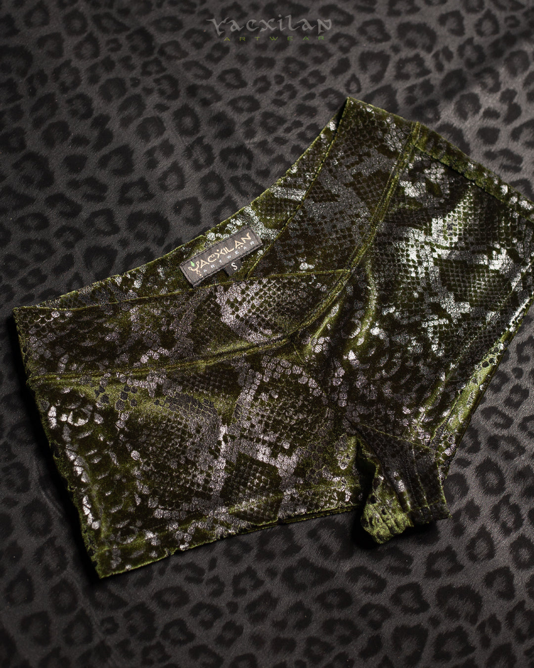 Shorties Fitted / Velvet Kobra - MOSS