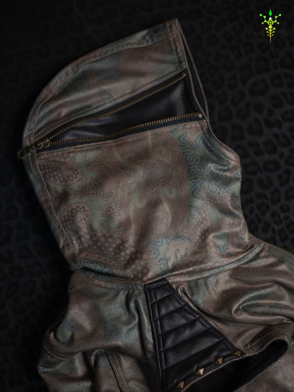 Sleeveless Hooded Jacket Men / Fake Leather Snake - DRAGONS