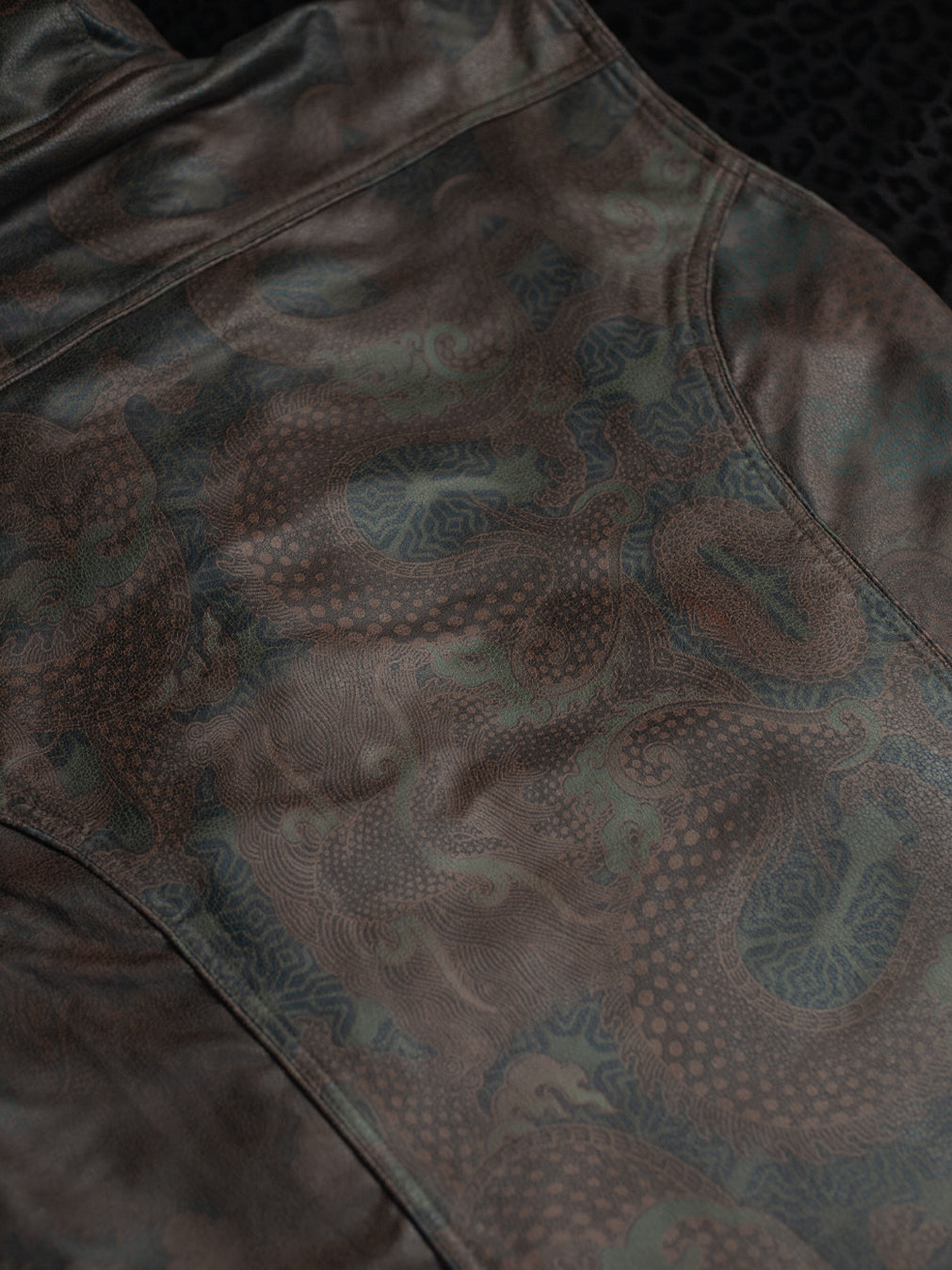 Sleeveless Hooded Jacket Men / Fake Leather Snake - DRAGONS