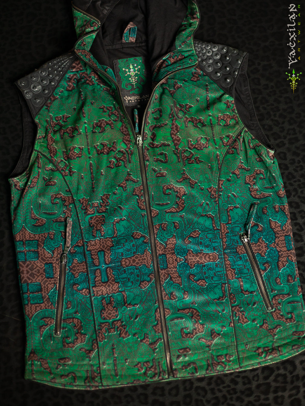 Sleeveless Jacket Men / Velvet Fawn - JADEMAYANS