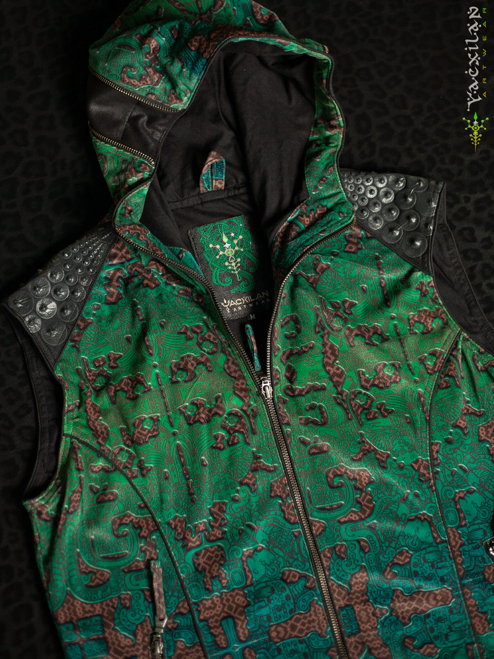 Sleeveless Jacket Men / Velvet Fawn - JADEMAYANS