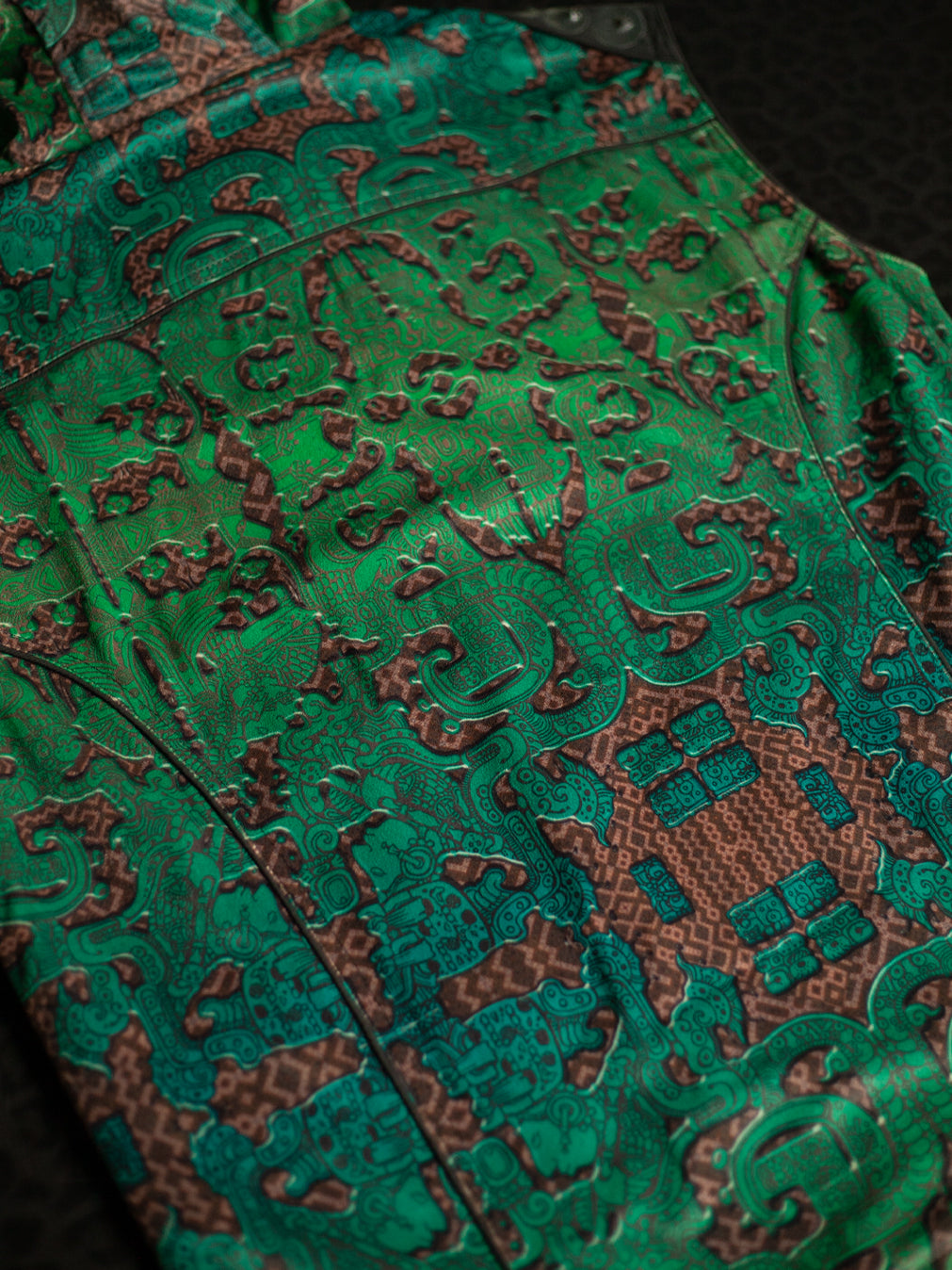 Sleeveless Jacket Men / Velvet Fawn - JADEMAYANS