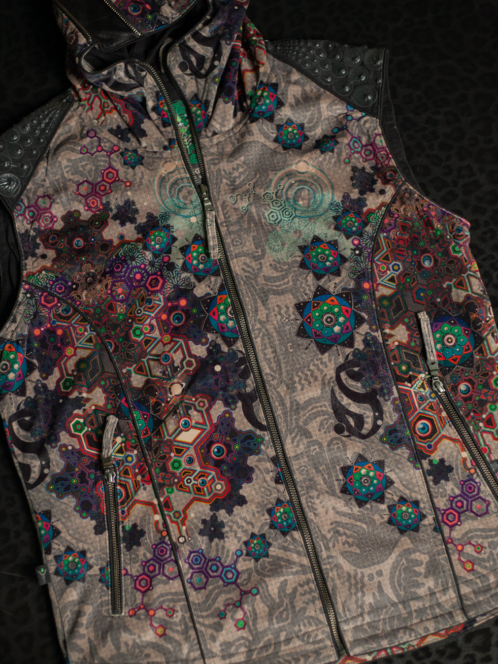 Sleeveless Jacket Men / Velvet Fawn - VENADO