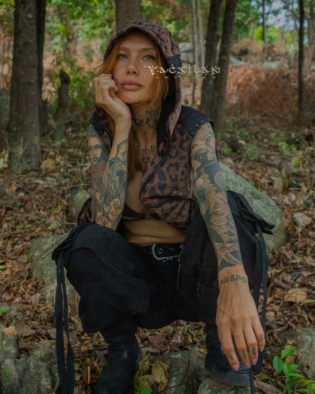 Hooded Sleeveless Jacket Woman / Velvet Fawn - LEOPARDUS