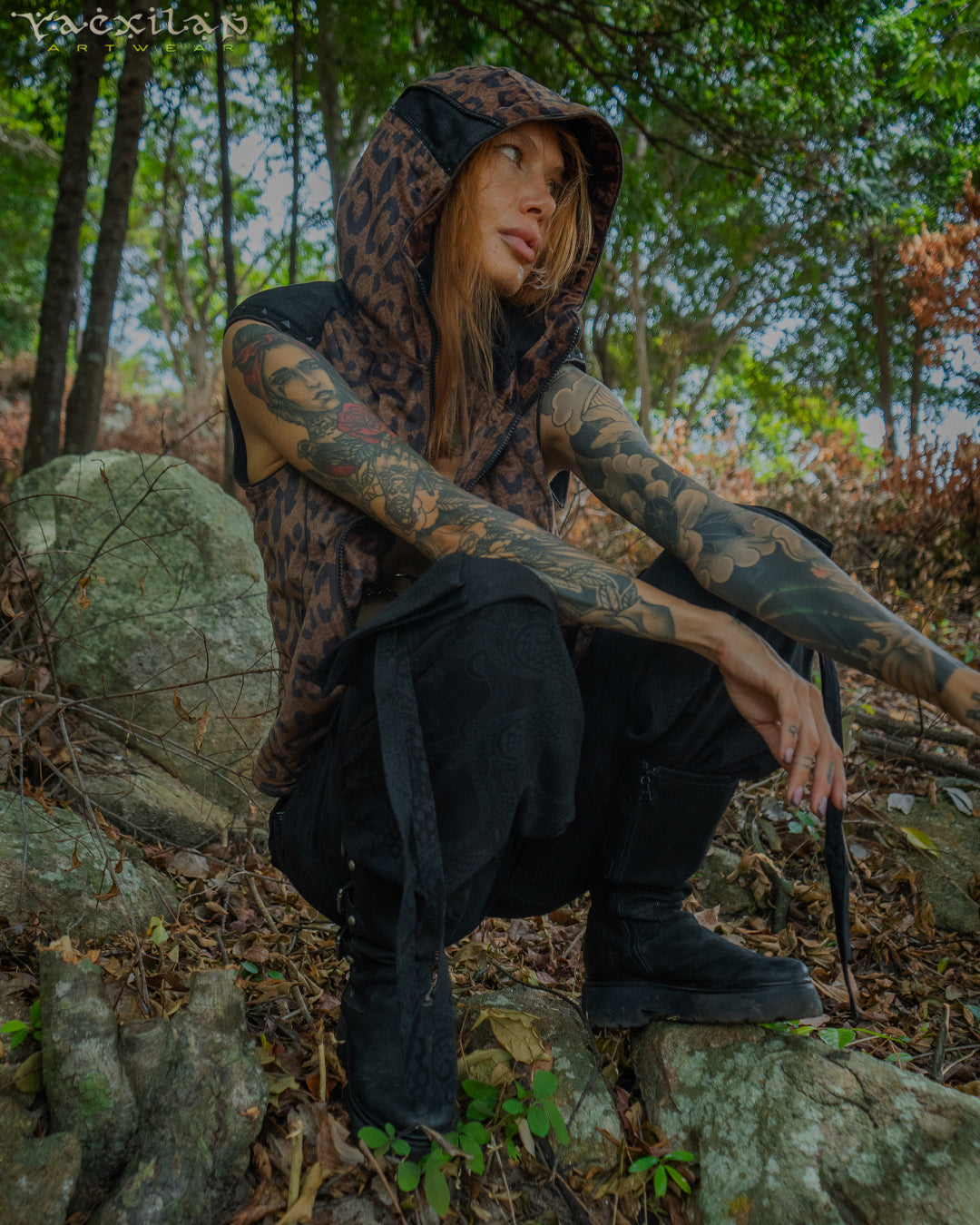 Hooded Sleeveless Jacket Woman / Velvet Fawn - LEOPARDUS