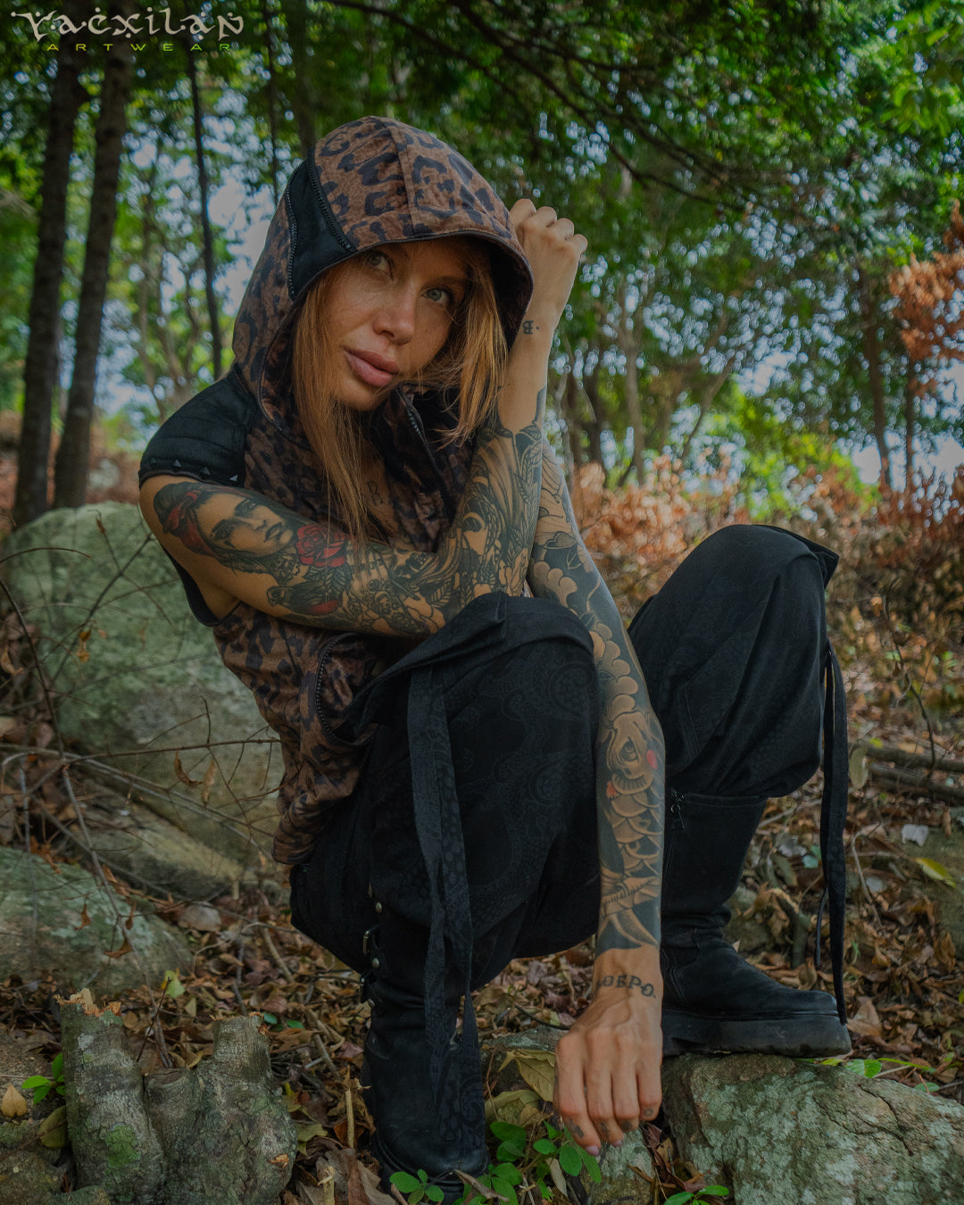 Hooded Sleeveless Jacket Woman / Velvet Fawn - LEOPARDUS