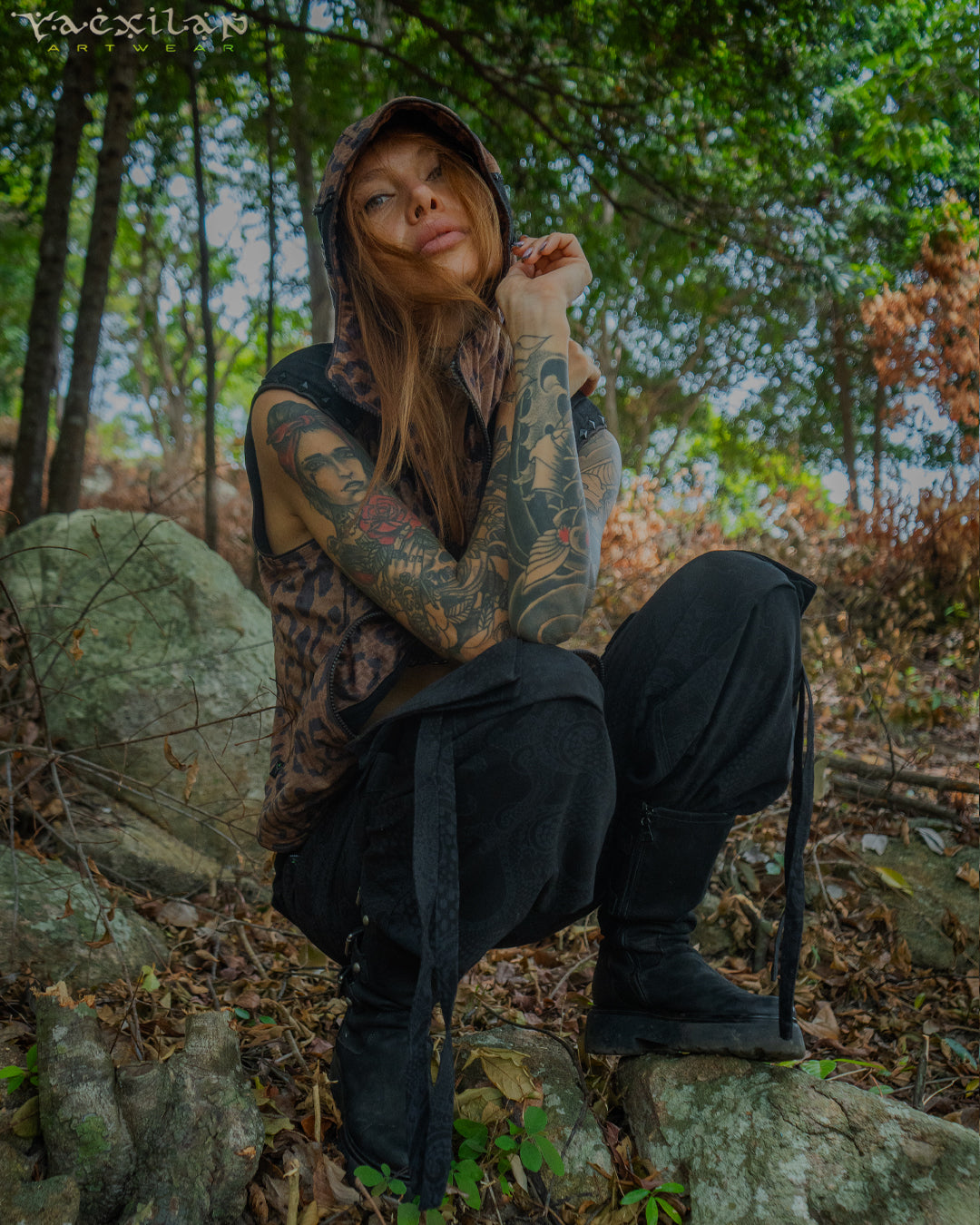 Hooded Sleeveless Jacket Woman / Velvet Fawn - LEOPARDUS