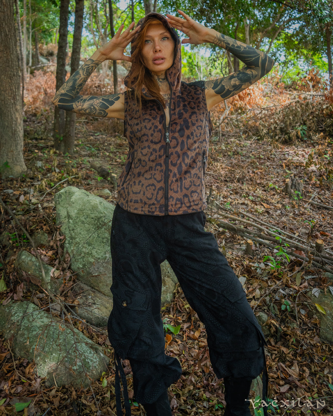 Hooded Sleeveless Jacket Woman / Velvet Fawn - LEOPARDUS