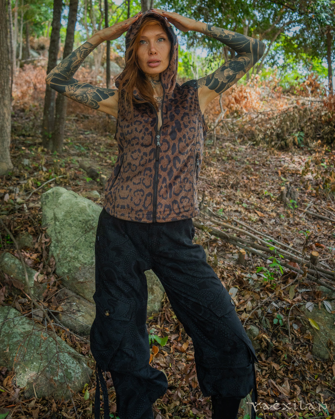 Hooded Sleeveless Jacket Woman / Velvet Fawn - LEOPARDUS