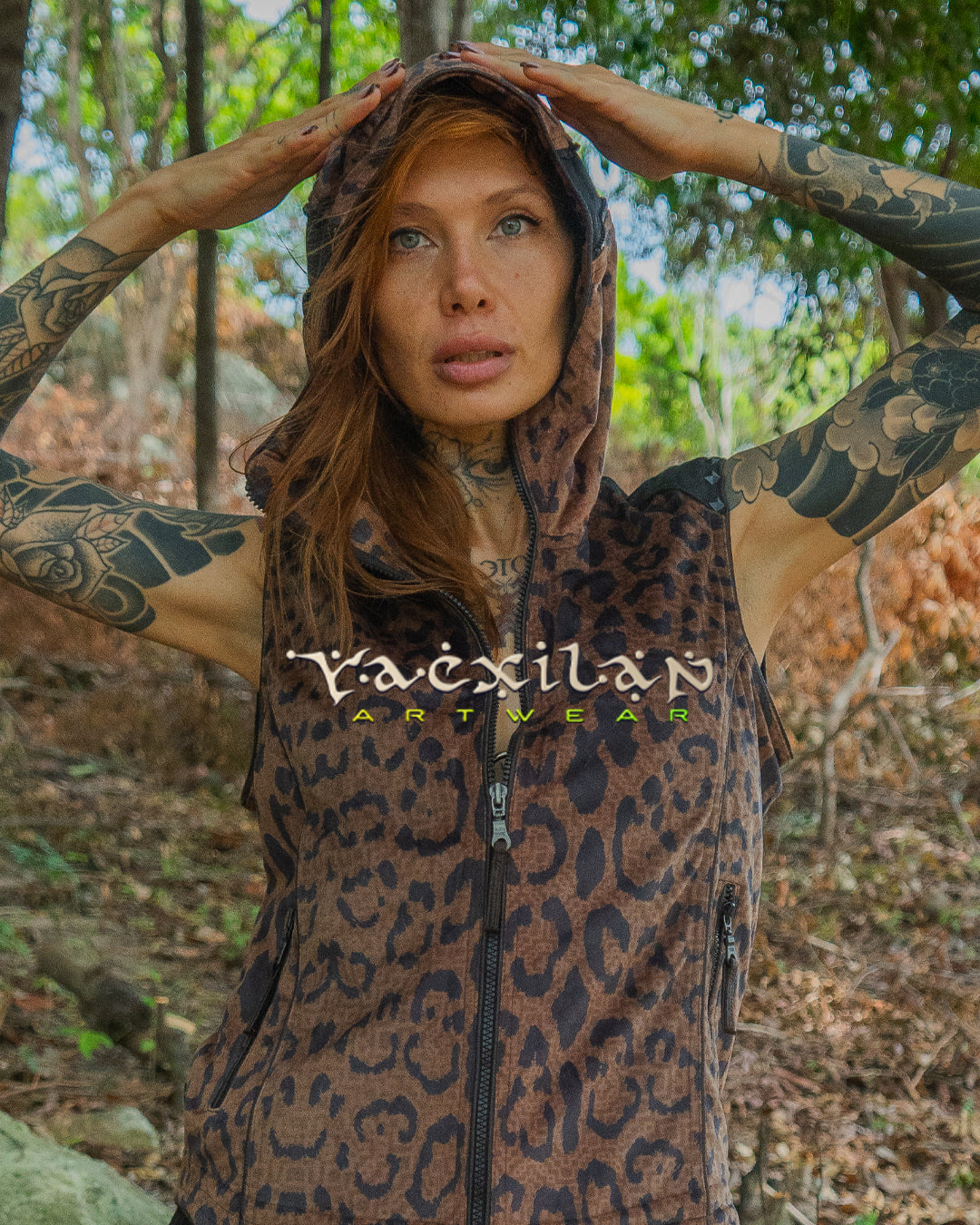 Hooded Sleeveless Jacket Woman / Velvet Fawn - LEOPARDUS