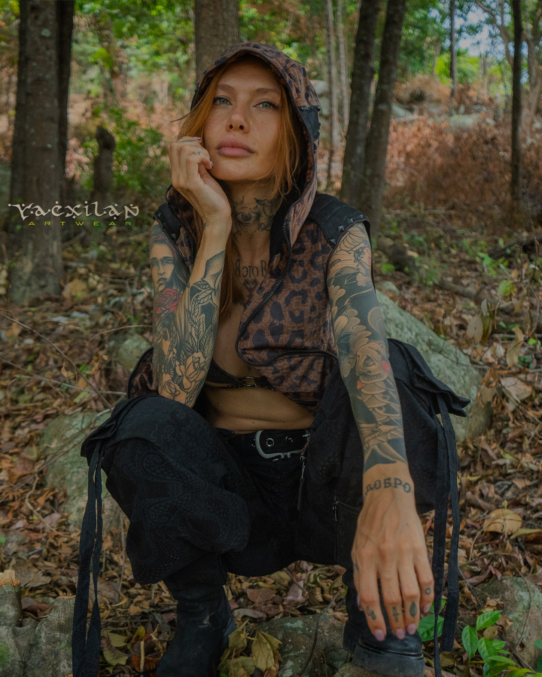 Hooded Sleeveless Jacket Woman / Velvet Fawn - LEOPARDUS