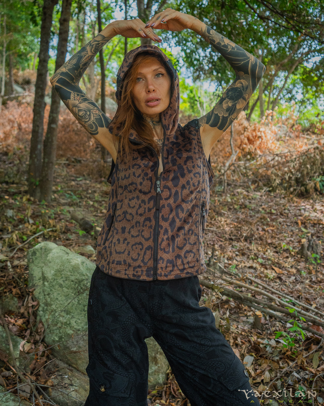 Hooded Sleeveless Jacket Woman / Velvet Fawn - LEOPARDUS