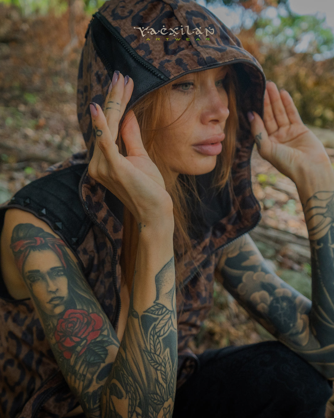 Hooded Sleeveless Jacket Woman / Velvet Fawn - LEOPARDUS