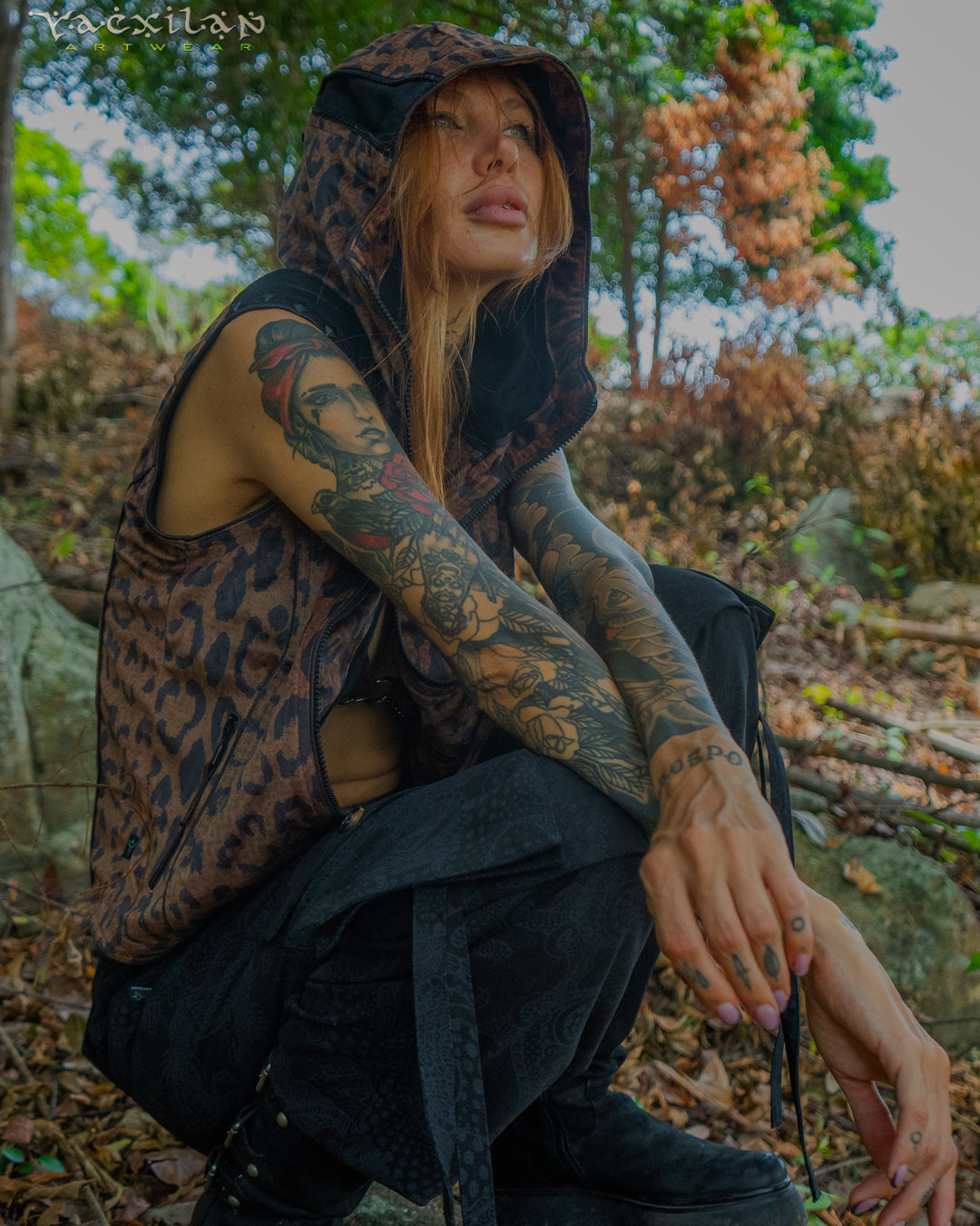 Hooded Sleeveless Jacket Woman / Velvet Fawn - LEOPARDUS