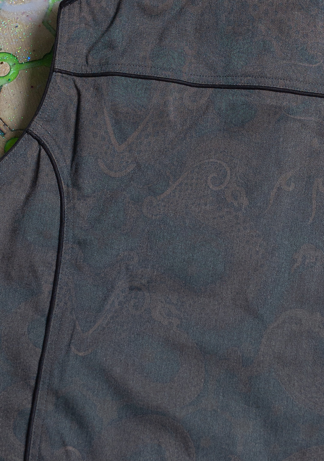 Sleeveless Hooded Jacket Men ALIEN / TR Screenprint - ASH DRAGONS