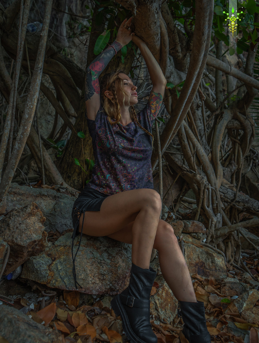 Woman T-Shirt / Supima - ASTROCORAL