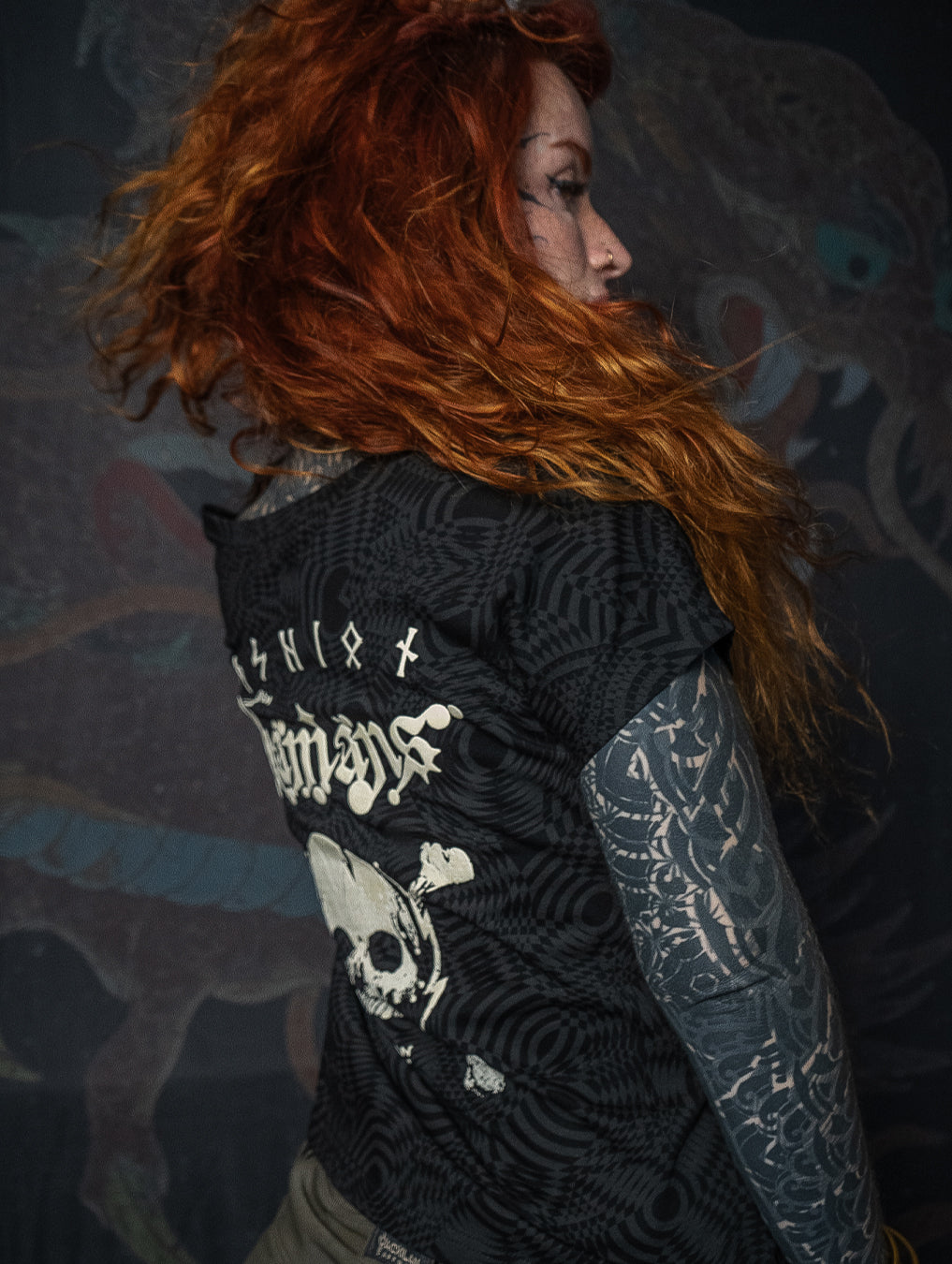 Woman T-Shirt Short Sleeve / Cotton Shinker- WIERD NOISES SHAMANS White