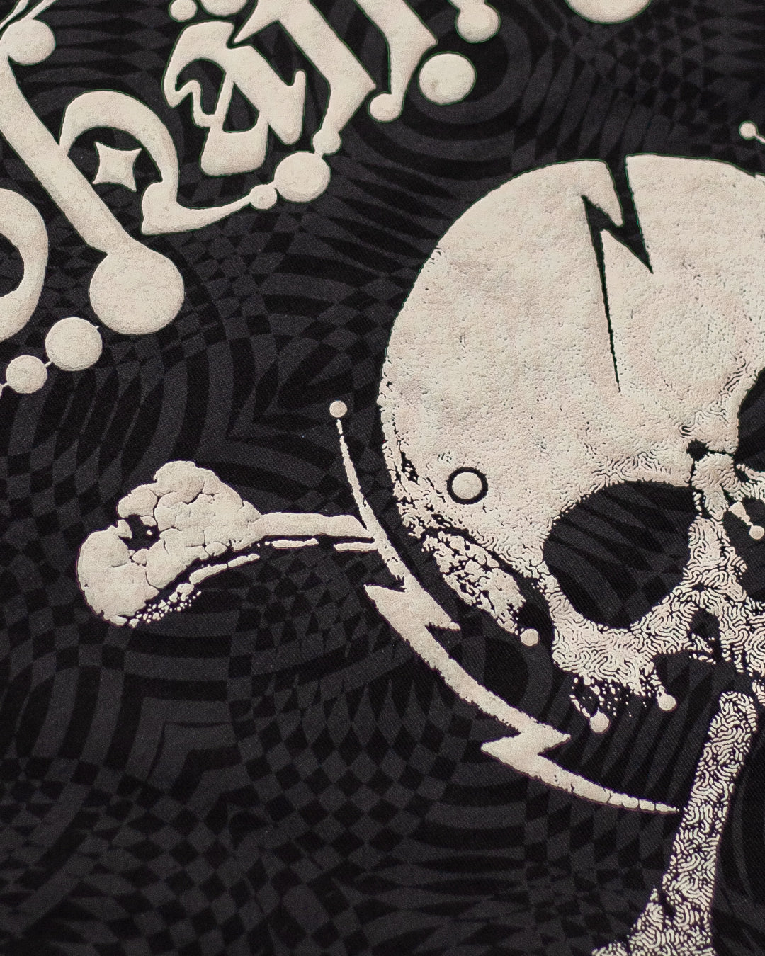 Woman T-Shirt Short Sleeve / Cotton Shinker- WIERD NOISES SHAMANS White