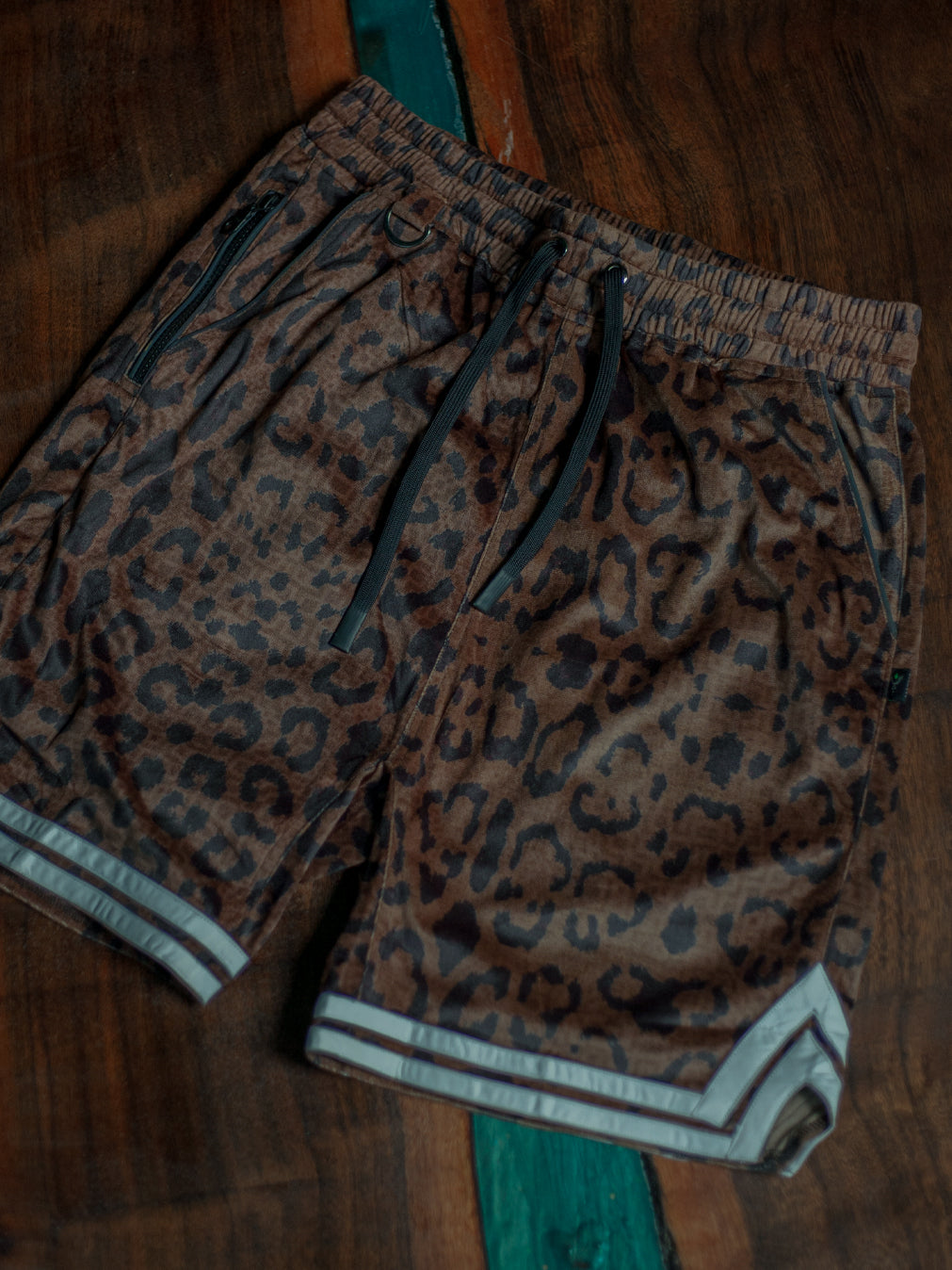 Bossking Shorts White Mountains / Velvet Fawn - LEOPARDUS