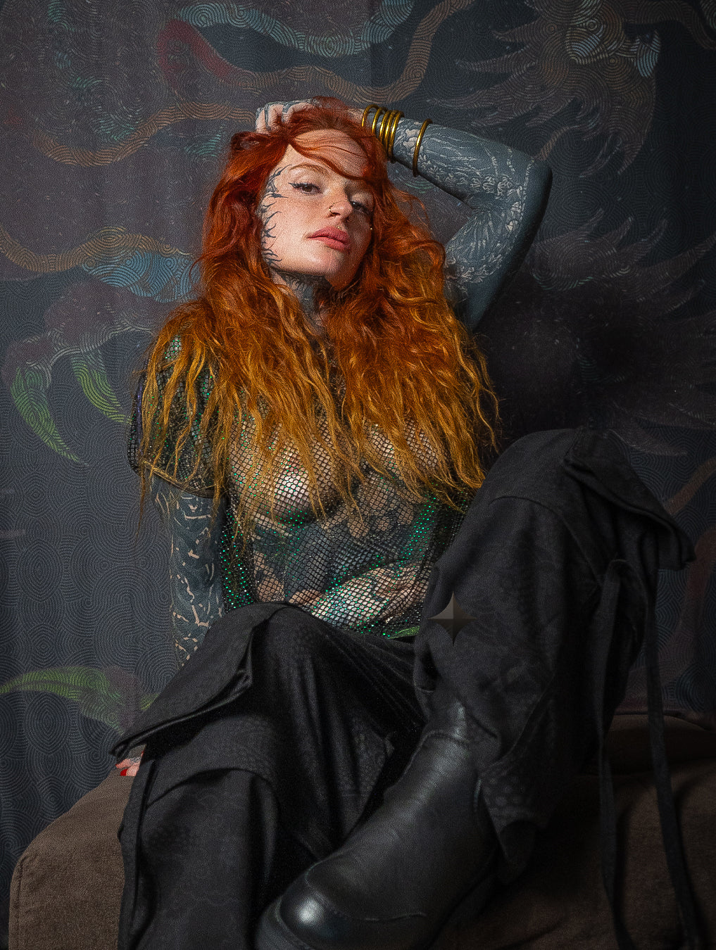 Woman Wideneck Top / Rhinestone - Black EMERALD MITHRIL Cropped